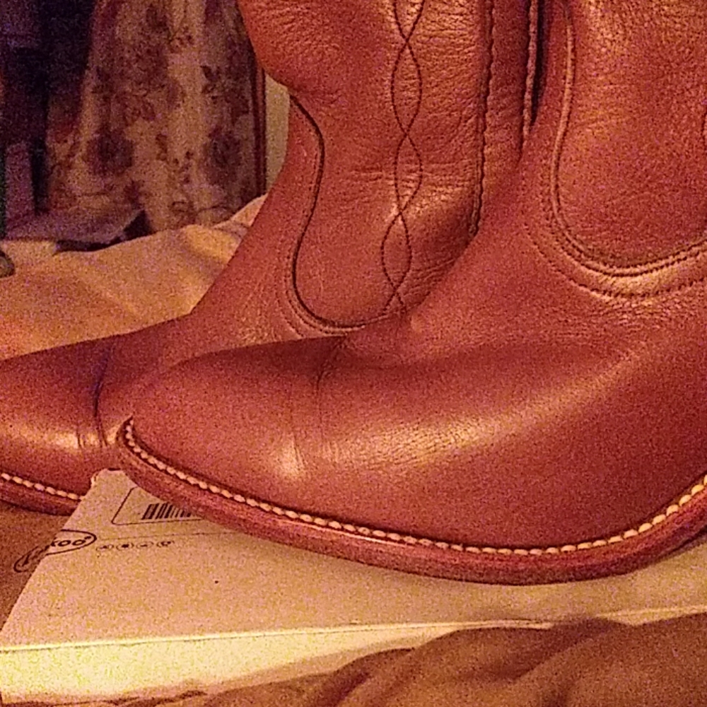 Boots - Picture 3 of 8